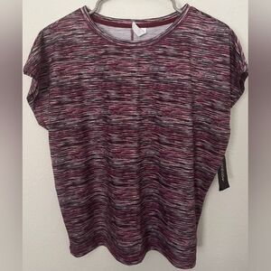 🎄 $7 NWT Women's Ideology Top S